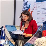 Insegnante dalla matematica alla filosofia, incluse scienze umane, scienze naturali, musica e italiano, filmmaker di cortometraggi e regista, biologa e scrittrice. 
Se hai bisogno, scrivimi
